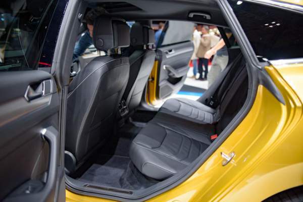 Sedan lai coupe Volkswagen Arteon giá 1,5 tỷ đồng 7
