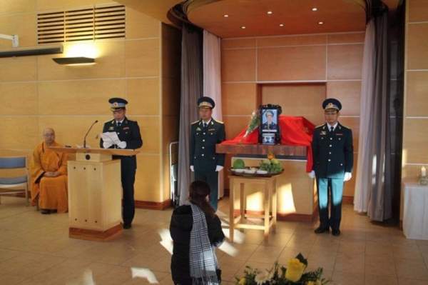 Lễ tang phi công Nguyễn Thành Trung tại nước Anh 4