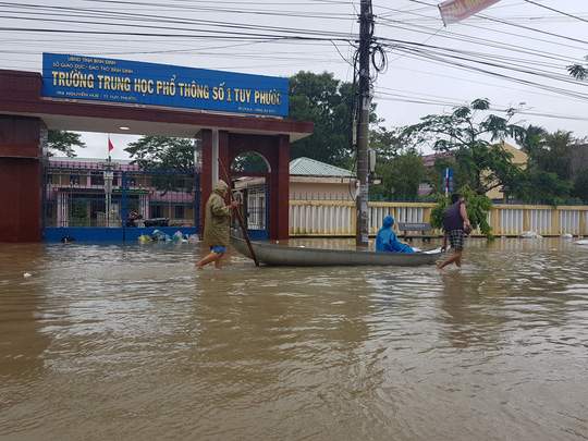 Lũ lớn, hàng ngàn ngôi nhà ở Bình Định lại bị ngập nặng 3