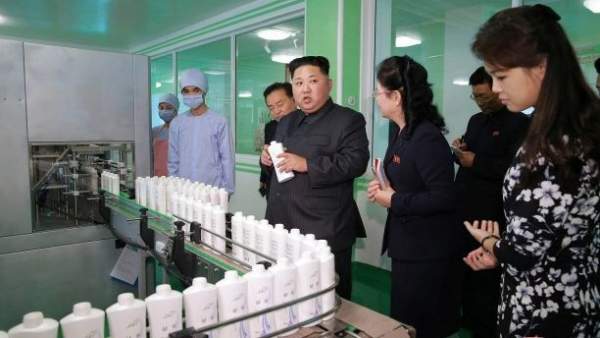 Điểm kỳ lạ trong những bức ảnh thị sát của nhà lãnh đạo Triều Tiên 12