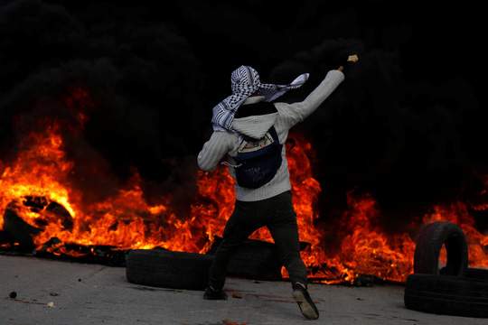 Vụ Jerusalem: Đạn lửa bùng cháy sau quyết định của ông Donald Trump 3