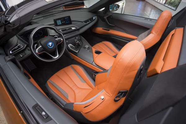 Siêu xe BMW i8 Roadster ra mắt với nhiều cải tiến 3