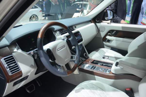 Range Rover SVAutobiography 2018 chốt giá 4,7 tỷ đồng 3