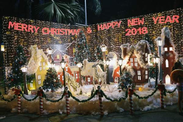 Giáng sinh ở Sài Gòn: "Lạc lối" ở 2 khu phố nhà giàu 5
