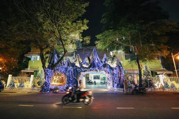 Giáng sinh ở Sài Gòn: "Lạc lối" ở 2 khu phố nhà giàu 13