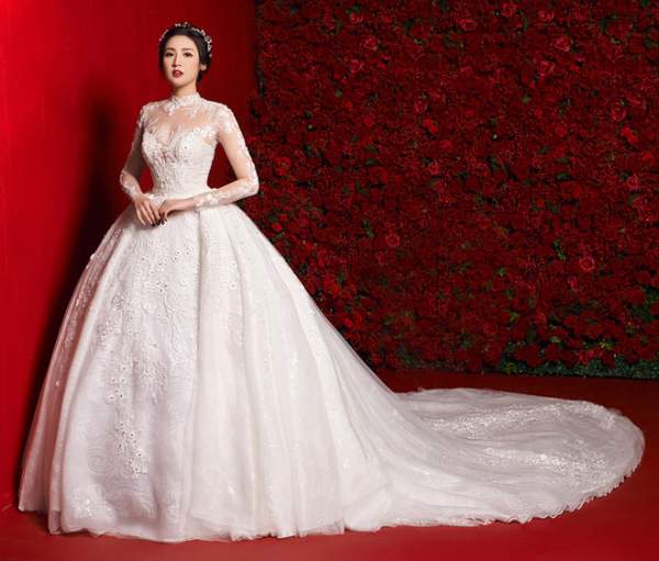 "Bạn gái Noo Phước Thịnh" lộng lẫy với váy cưới 3 tỷ đồng 3