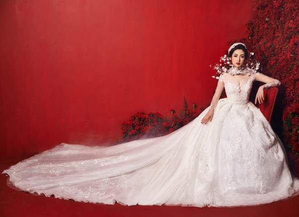 "Bạn gái Noo Phước Thịnh" lộng lẫy với váy cưới 3 tỷ đồng 2