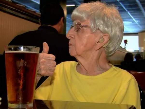 Sốc với bí kíp sống lâu của bà cụ Mỹ 104 tuổi 2