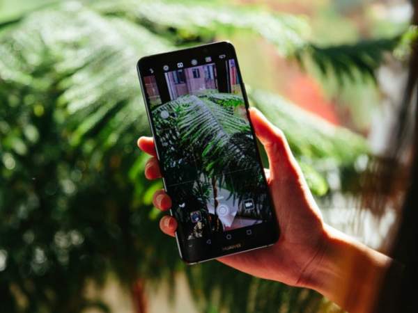 Tham vọng bành chướng thị trường smartphone Mỹ của Huawei gặp sự cố 4