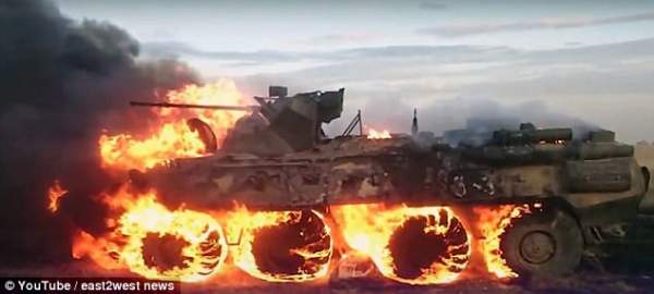 Lính Nga lỡ tay thiêu cháy tan tành xe bọc thép 500.000 USD 2
