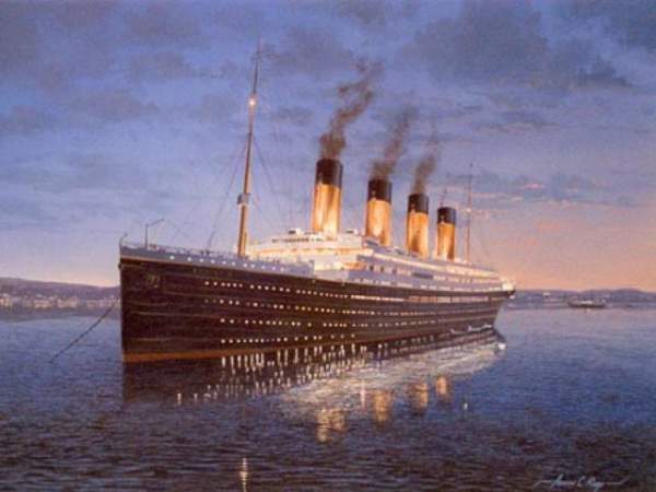 Nhiều người Mỹ tò mò đi thăm tàu Titanic chìm 100 năm dưới biển 2