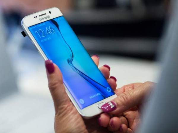 Ba ý tưởng tương lai từ điện thoại với màn hình 2 bên của Samsung 6