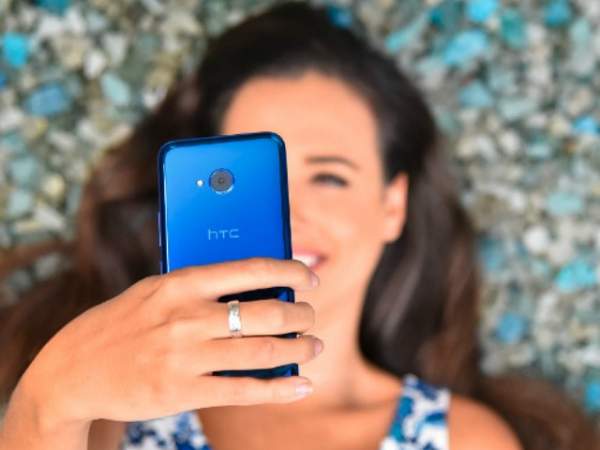 HTC U11 EYEs ra mắt với camera selfie kép, mở khóa khuôn mặt, giá bằng nửa iPhone X 5