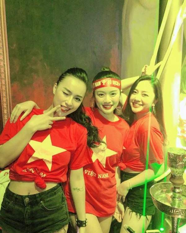 Thời trang "đi bão" gợi cảm của người đẹp mừng chiến thắng U23 Việt Nam 4