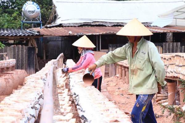 Làng gốm tất bật sản xuất...chó vàng tài lộc đón Tết 4