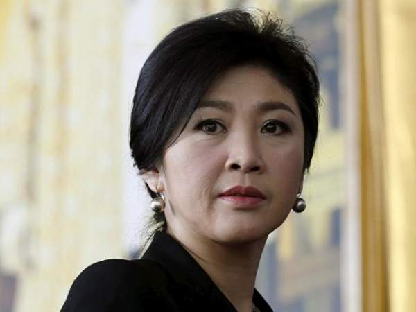 Rộ ảnh bà Yingluck cùng người anh mua sắm tại Trung Quốc 3