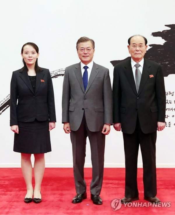 Hé lộ ẩn ý trên phông nền chụp ảnh của lãnh đạo Hàn Quốc - Triều Tiên 2