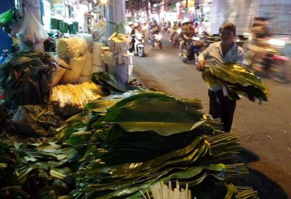Chợ hoạt động cả ngày lẫn đêm, chỉ có vào dịp Tết ở Sài Gòn 8