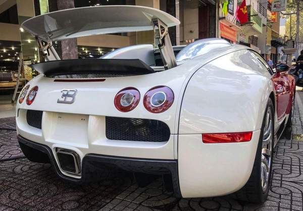Bugatti Veyron độc nhất Việt Nam bất ngờ lộ diện tại Sài Thành 2