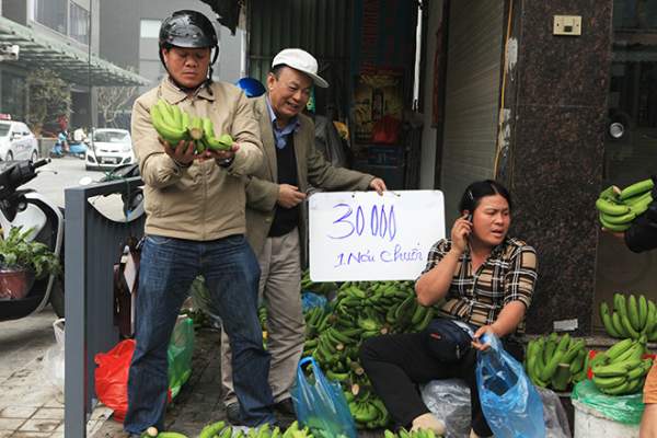 30 Tết, người Hà Nội rủ nhau “giải cứu” 5 tấn chuối Đắk Lắk 4