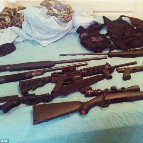 Mỹ: Vì sao mới 19 tuổi đã mua được "tử thần" AR-15 bắn chết 17 người? 2