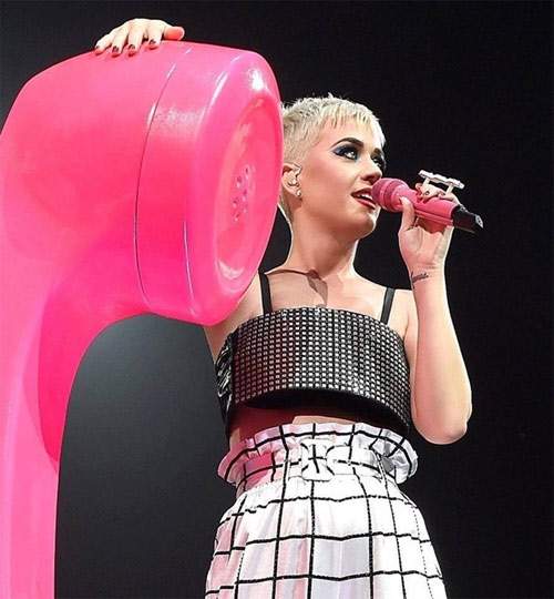 Nữ ca sĩ Katy Perry lại tiếp tục chọn đồ của NTK Công Trí 7