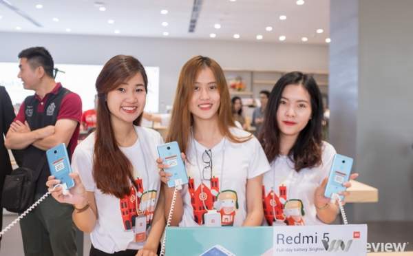 Xiaomi khai trương cửa hàng lớn nhất trong khu vực tại TP.HCM, bày bán gần 200 mã hàng 5