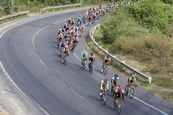 Thêm tay đua gặp nạn tại giải xe đạp xuyên Việt 2018 1