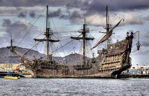 16 mảnh giấy bí ẩn tồn tại 300 năm dưới nước trong tàu của cướp biển Râu Đen 2