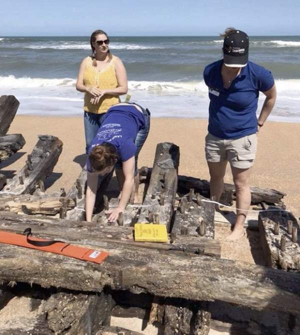 Kỳ lạ: Tàu ma mất tích 200 năm bỗng xuất hiện trên bãi biển 3