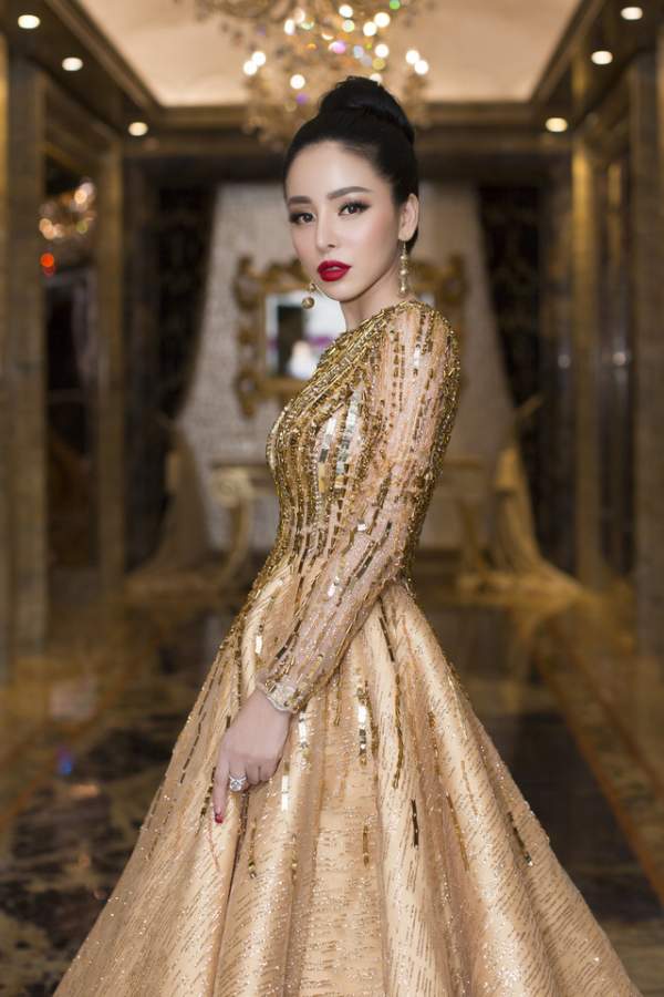 Hoa hậu Nguyễn Hoàng Hạ My được vinh danh trong Lễ trao giải Bông hồng quyền lực 4