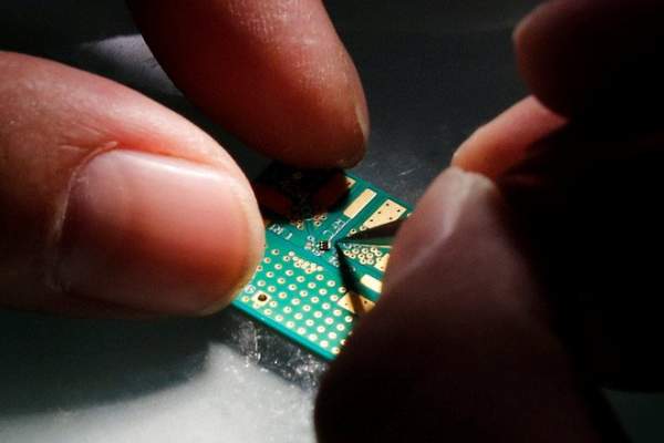 Trung Quốc hướng tới sản xuất một con chip có thể thêm AI vào bất kỳ thiết bị nào 2