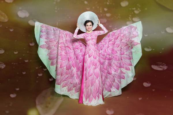 Nữ Hoàng Trần Huyền Nhung lộng lẫy với quốc phục sen hồng của NTK Tuấn Hải 6
