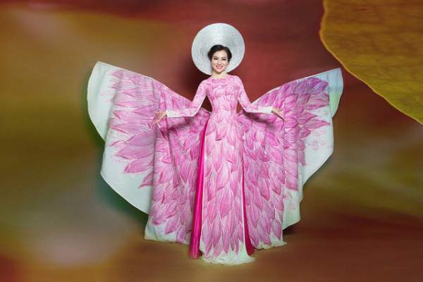 Nữ Hoàng Trần Huyền Nhung lộng lẫy với quốc phục sen hồng của NTK Tuấn Hải 8