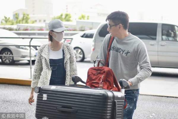 Lưu Thi Thi và Ngô Kỳ Long tình tứ tại sân bay giữa tin đồn ly hôn vì ngoại tình 5