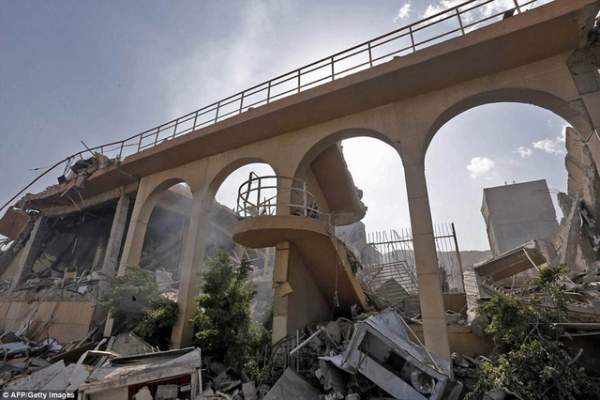 Trung tâm nghiên cứu khoa học của Syria bị đánh sập do vụ không kích 12