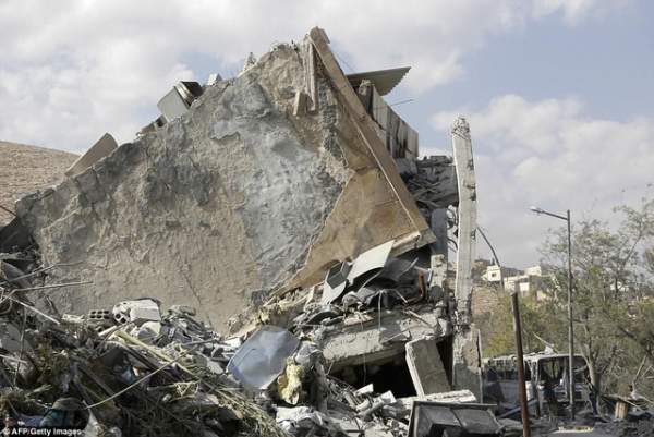 Trung tâm nghiên cứu khoa học của Syria bị đánh sập do vụ không kích 11