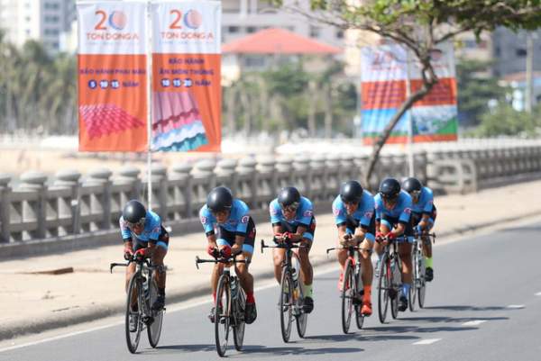 Anh Văn Hội Việt Mỹ TPHCM giữ được ngôi đầu đồng đội giải xe đạp xuyên Việt 2018 1