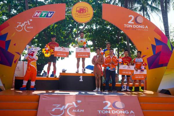 Anh Văn Hội Việt Mỹ TPHCM giữ được ngôi đầu đồng đội giải xe đạp xuyên Việt 2018 3