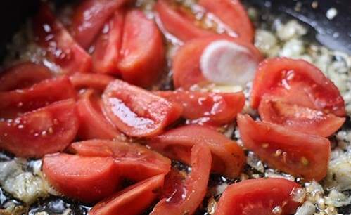 Cá nục sốt cà chua đậm đà đưa cơm cho bữa tối 3