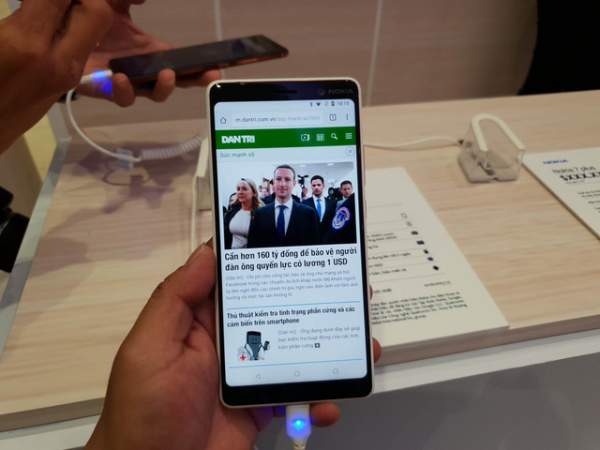 Smartphone tràn viền đầu tiên của Nokia về Việt Nam giá 8,9 triệu đồng 2