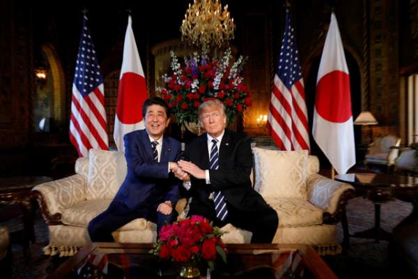Tổng thống Trump đón thân mật Thủ tướng Nhật Bản tại "Cung điện Mùa Đông" 5