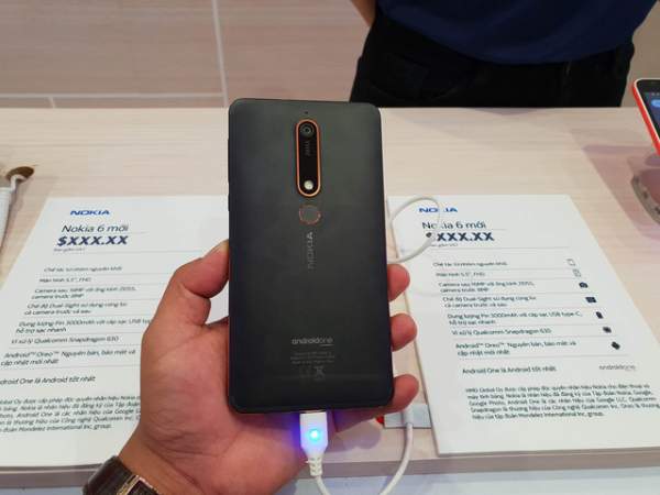 Smartphone tràn viền đầu tiên của Nokia về Việt Nam giá 8,9 triệu đồng 6