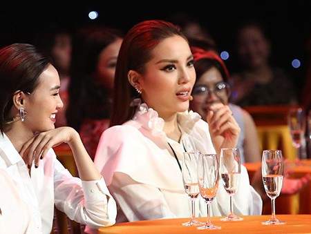 MC Lại Văn Sâm trở lại sóng truyền hình, "cầm trịch" dàn sao nữ showbiz Việt 11