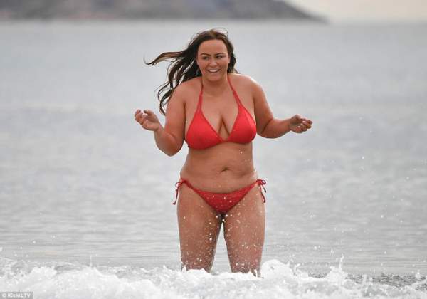 Ngôi sao người Anh tự tin diện bikini sau hành trình giảm cân vất vả 13