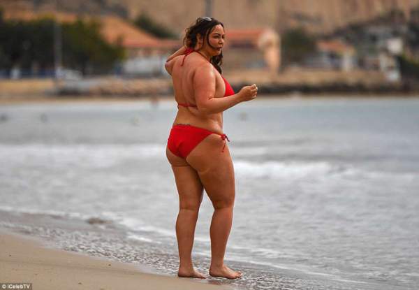 Ngôi sao người Anh tự tin diện bikini sau hành trình giảm cân vất vả 9
