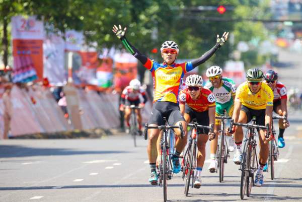 Anh Văn Hội Việt Mỹ TPHCM lấy lại ngôi đầu đồng đội giải xe đạp xuyên Việt 2018 1