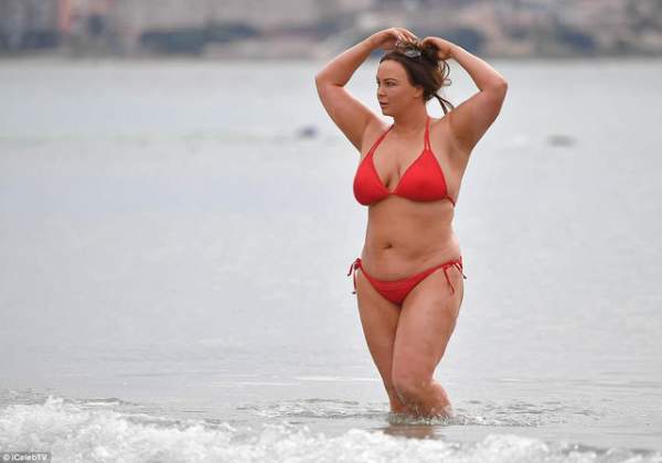 Ngôi sao người Anh tự tin diện bikini sau hành trình giảm cân vất vả 12