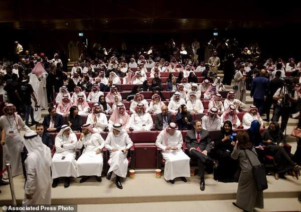 Có gì trong rạp chiếu phim điện ảnh đầu tiên ở Ả Rập Saudi? 3