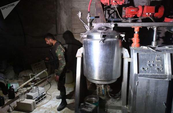Bên trong kho vũ khí hóa học của phiến quân tại Syria 5